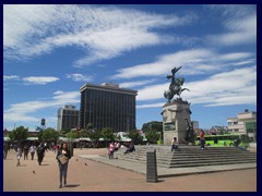 Plaza Barrios 11 - Justo Rufino Barrios Monument